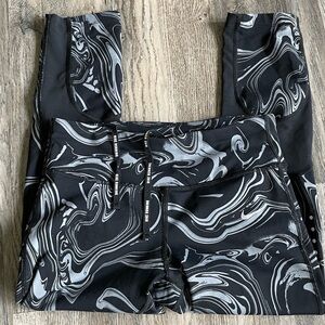 Nike Dri-Fit Women’s Black & Grey Cropped Leggings, size small